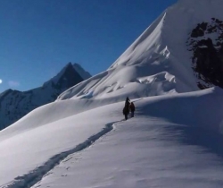 Tharpu Chuli (Tent  Peak) 5663 m . Climbing